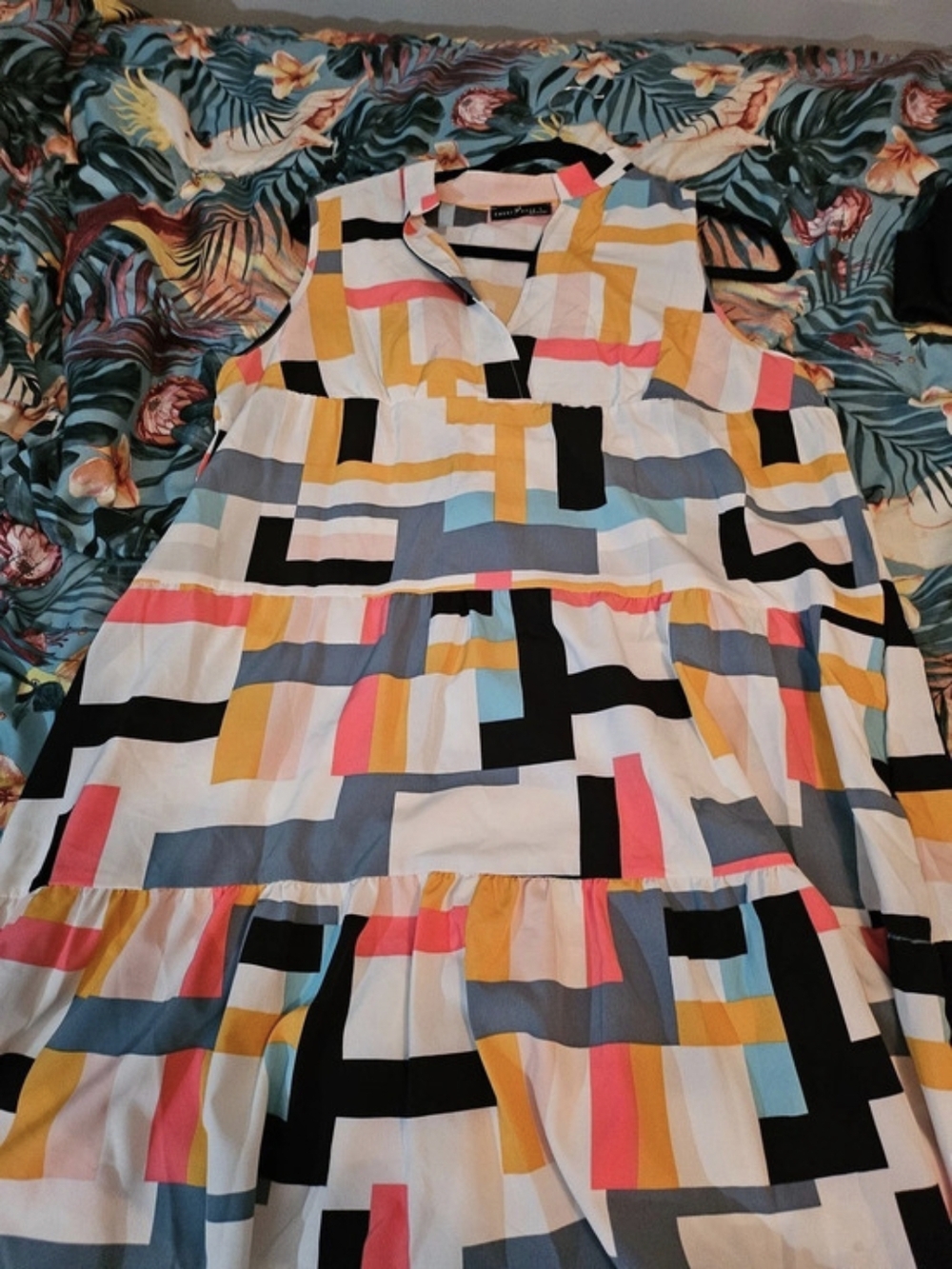 Emery Rose Geometric Midi Dress in Multicolor Like New